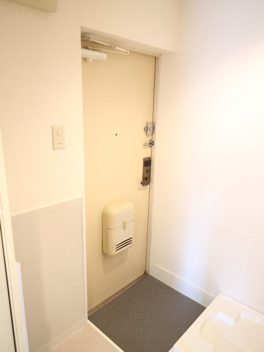 物件内観写真18　(玄関)