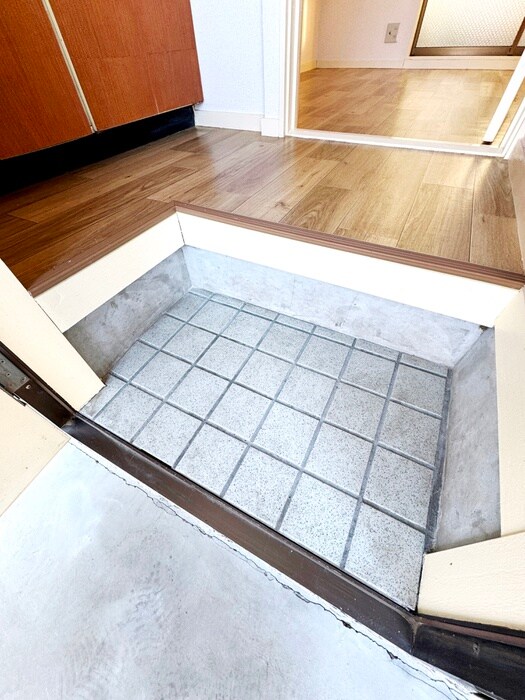 物件内観写真16　(玄関)