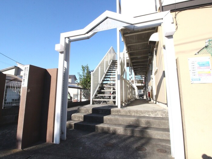 物件外観写真3　(エントランス部分)