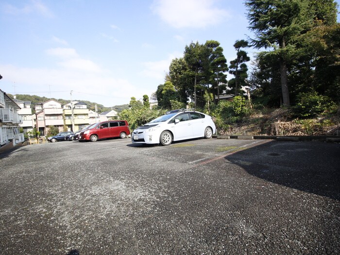 物件外観写真4　(駐車場)