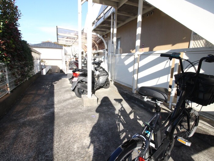 物件外観写真5　(駐輪場)