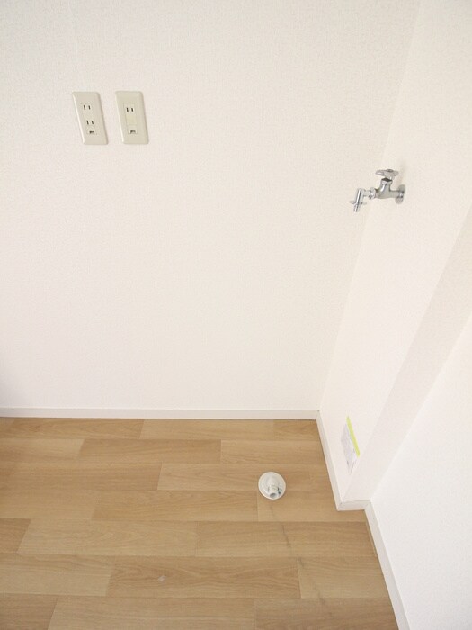 物件内観写真12　(洗濯機置場)