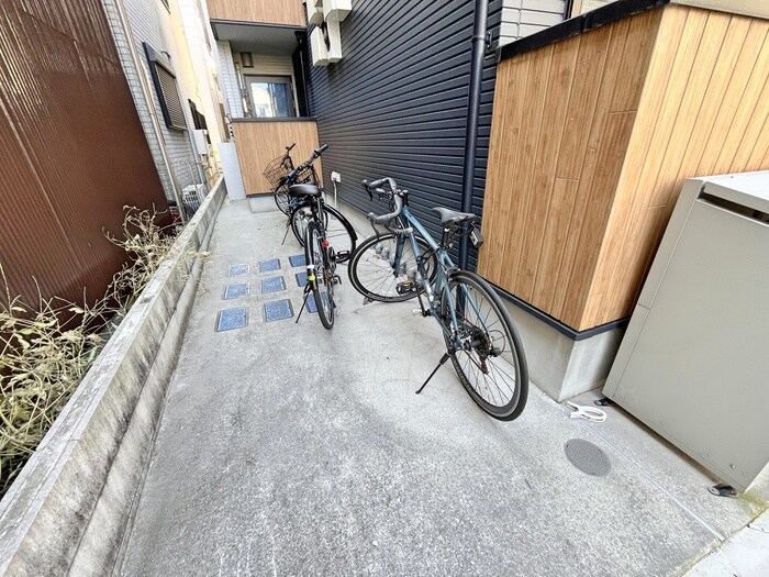 物件外観写真4　(駐輪場)