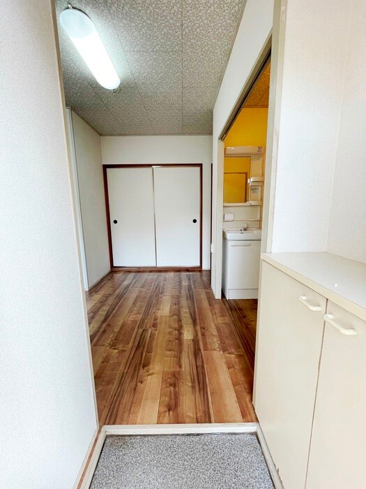 物件内観写真11　(玄関)