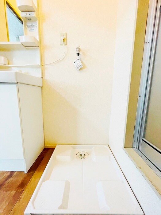 物件内観写真16　(洗濯機置場)