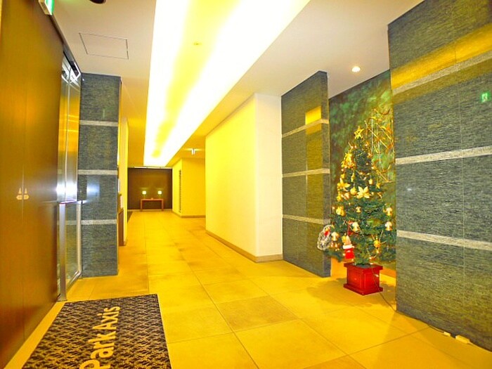 物件外観写真2　(エントランス部分)