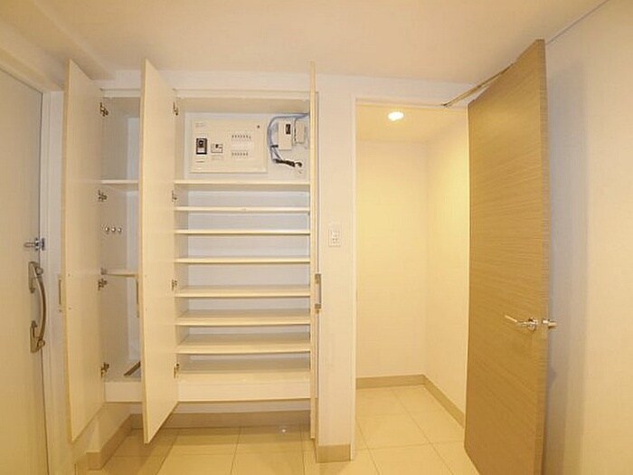 物件内観写真8　(靴箱)