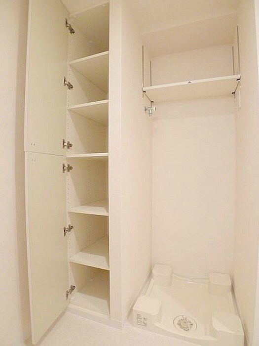 物件内観写真13　(洗濯機置場)