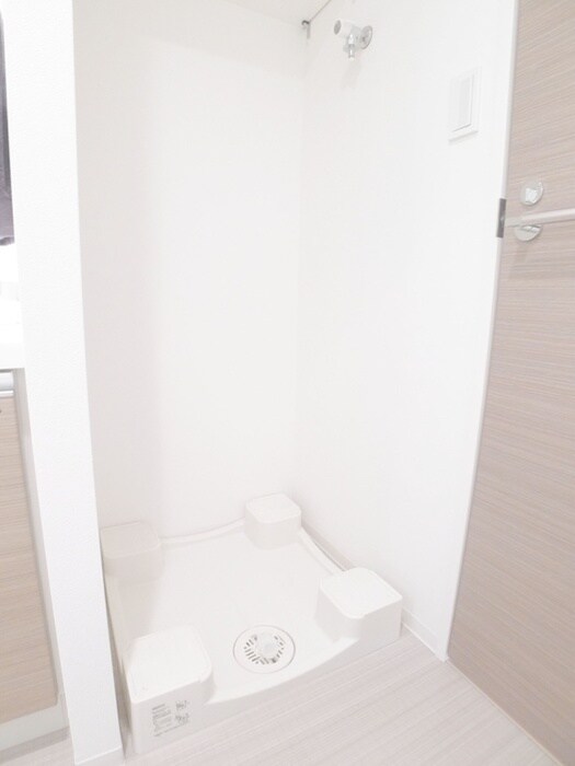 物件内観写真16　(洗濯機置場)