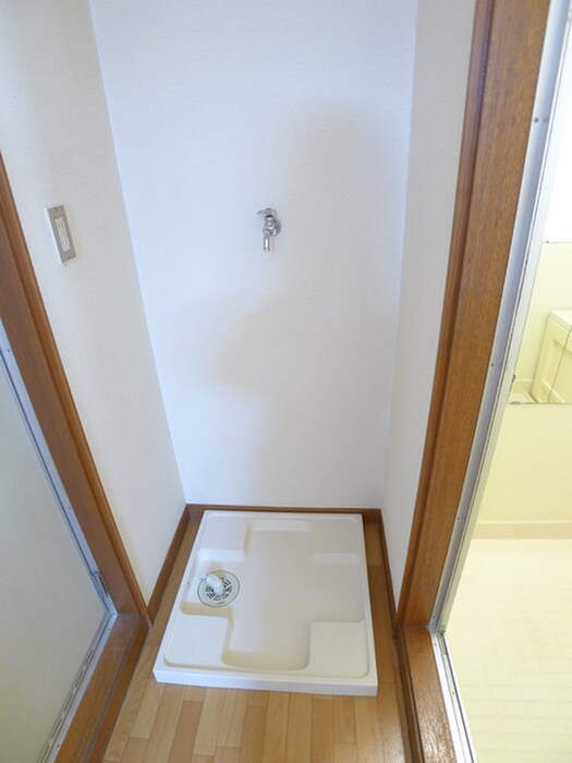 物件内観写真13　(洗濯機置場)