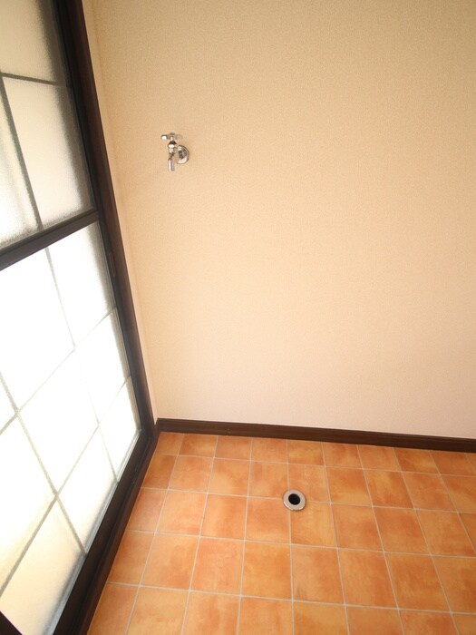 物件内観写真13　(洗濯機置場)