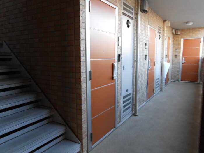 物件外観写真5　(エントランス部分)