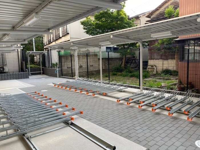 物件外観写真4　(駐輪場)