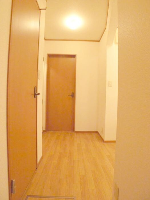 物件内観写真6　(玄関)