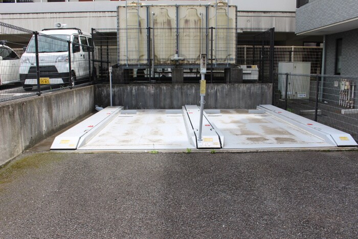 物件外観写真5　(駐車場)