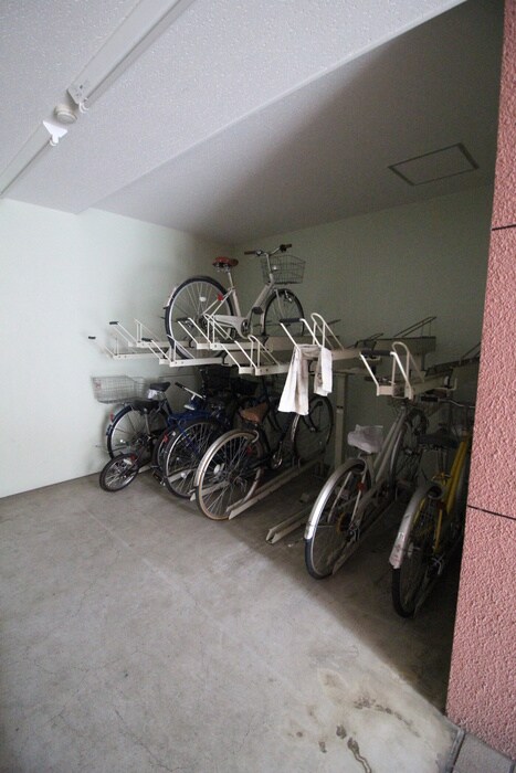 物件外観写真6　(駐輪場)