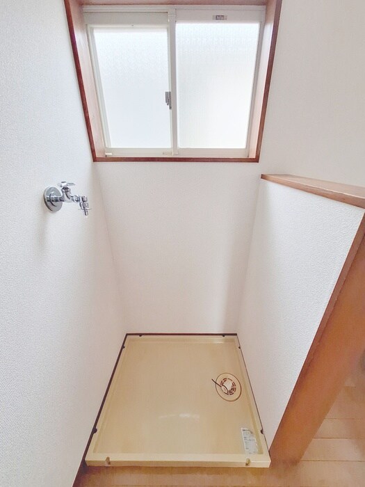 物件内観写真13　(洗濯機置場)