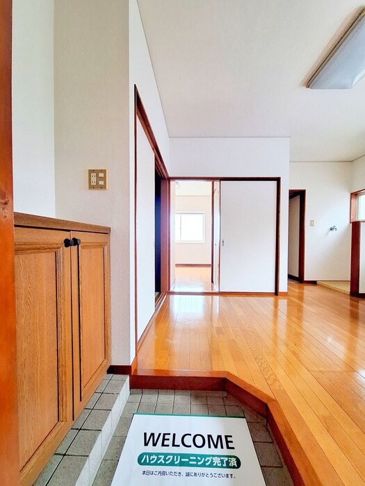 物件内観写真14　(玄関)