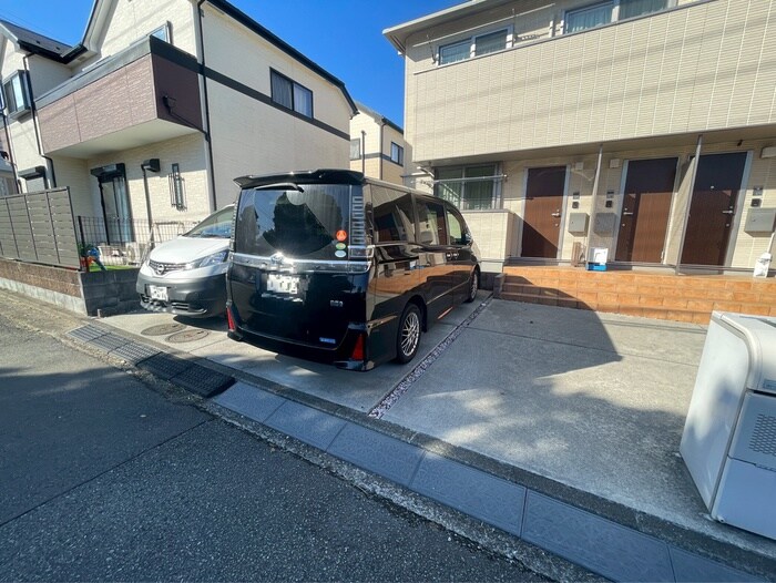 物件外観写真2　(駐車場)