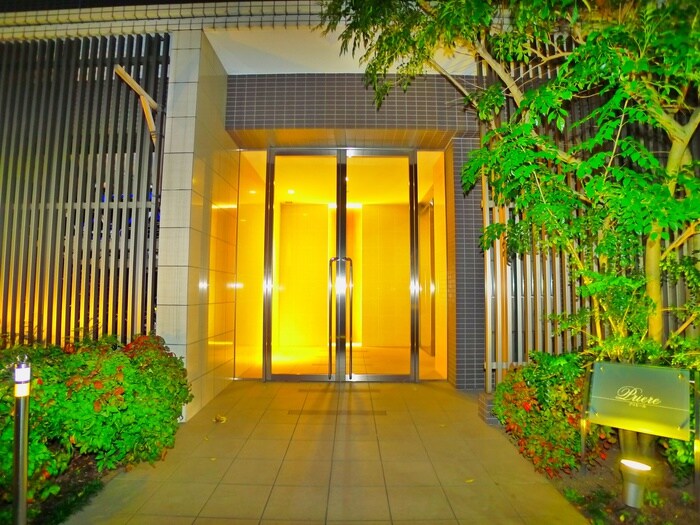 物件外観写真3　(エントランス部分)