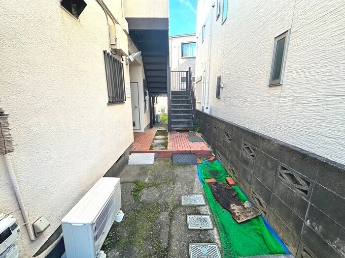 物件外観写真2　(エントランス部分)