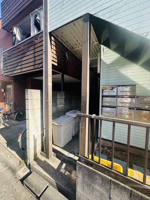 物件外観写真3　(エントランス部分)