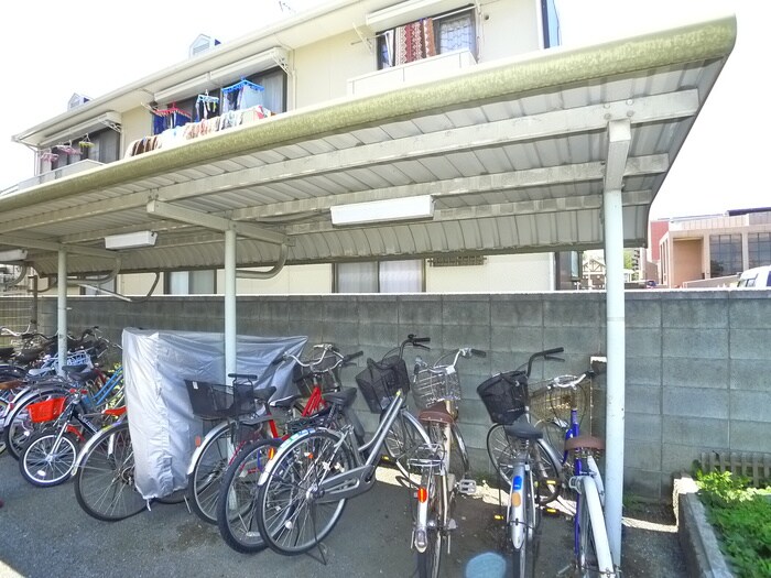 物件外観写真3　(駐輪場)