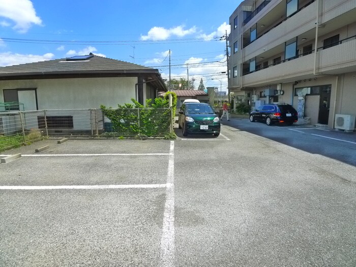 物件外観写真4　(駐車場)