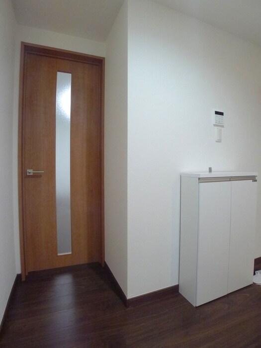 物件内観写真6　(玄関)