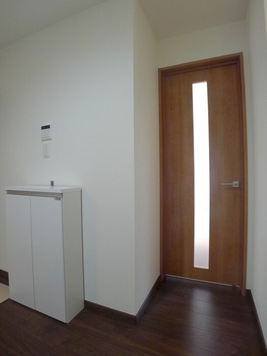 物件内観写真6　(玄関)