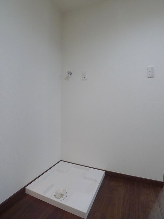 物件内観写真13　(洗濯機置場)