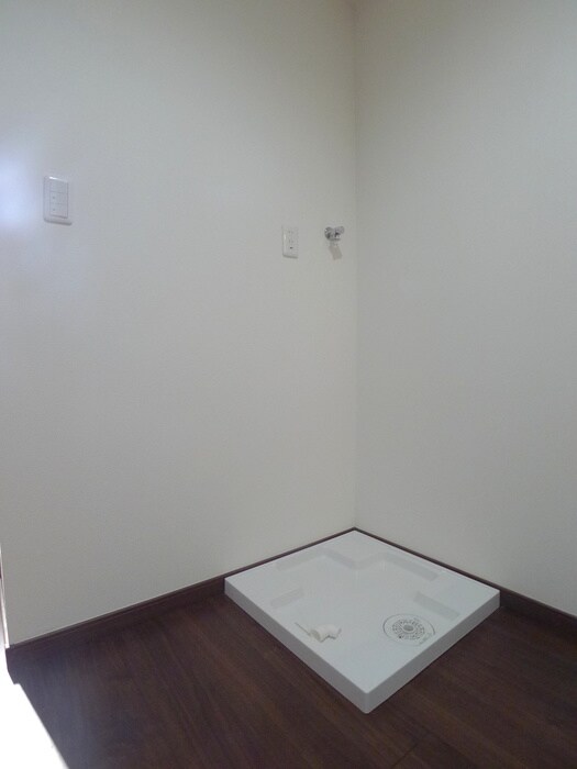 物件内観写真13　(洗濯機置場)