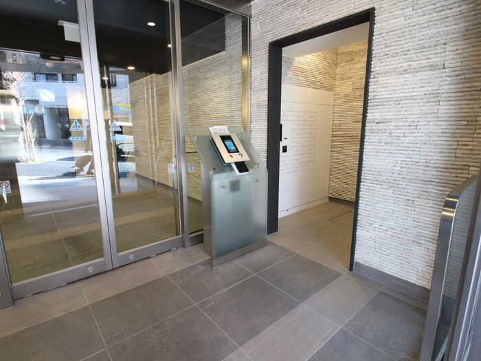 物件外観写真5　(エントランス部分)