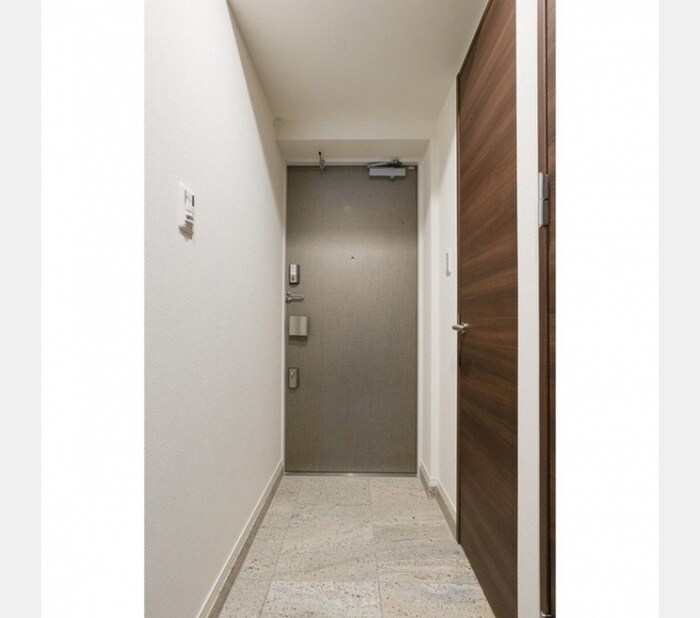 物件内観写真17　(玄関)