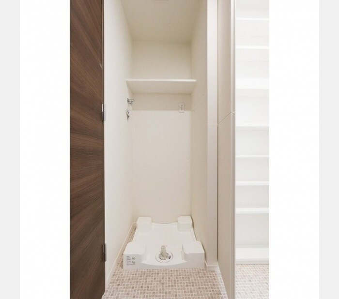 物件内観写真18　(洗濯機置場)