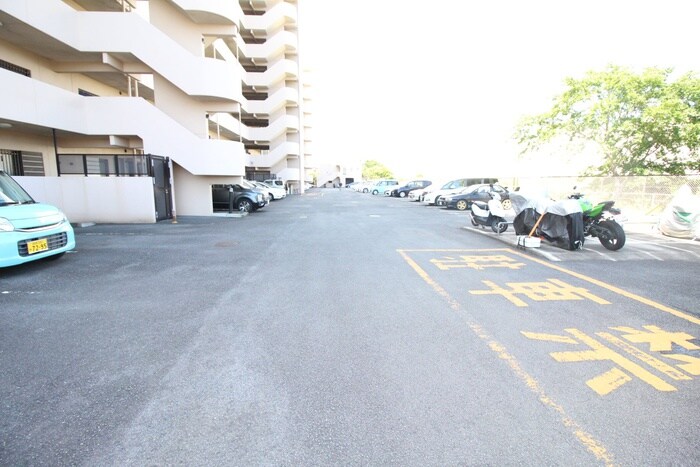 物件外観写真4　(駐車場)