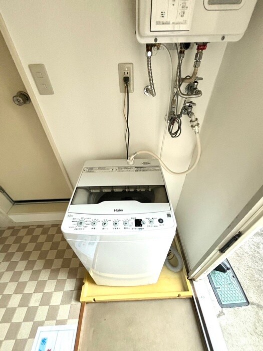 物件内観写真13　(洗濯機置場)