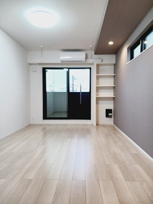 物件内観写真5　(室内からの展望)