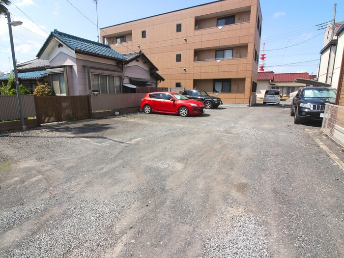 物件外観写真3　(駐車場)