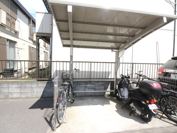 物件外観写真4　(駐輪場)
