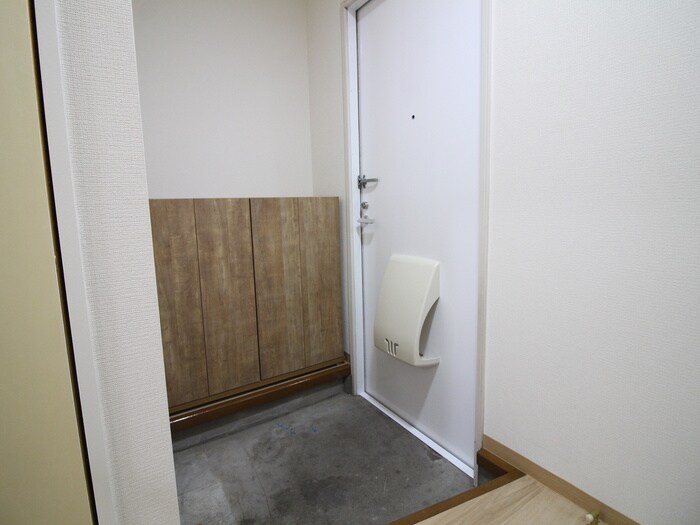 物件内観写真16　(玄関)