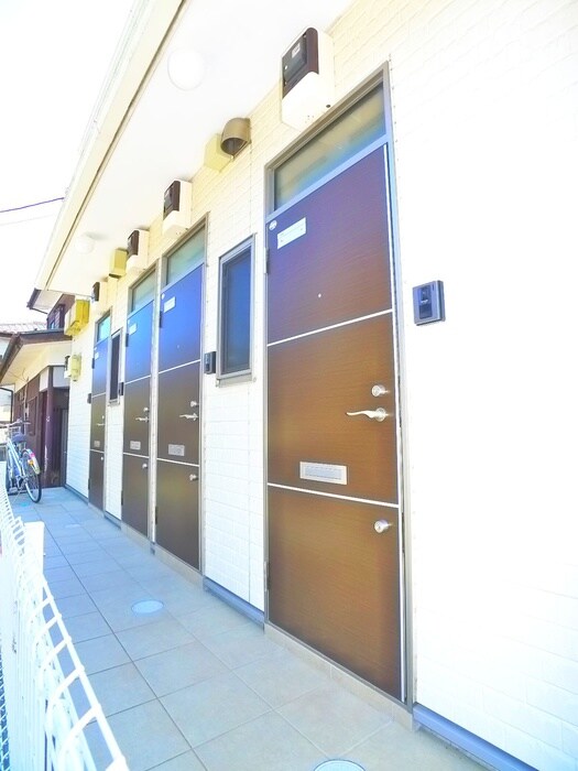 物件外観写真3　(エントランス部分)