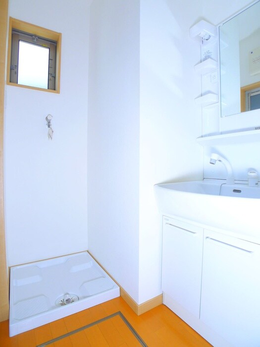 物件内観写真15　(洗濯機置場)