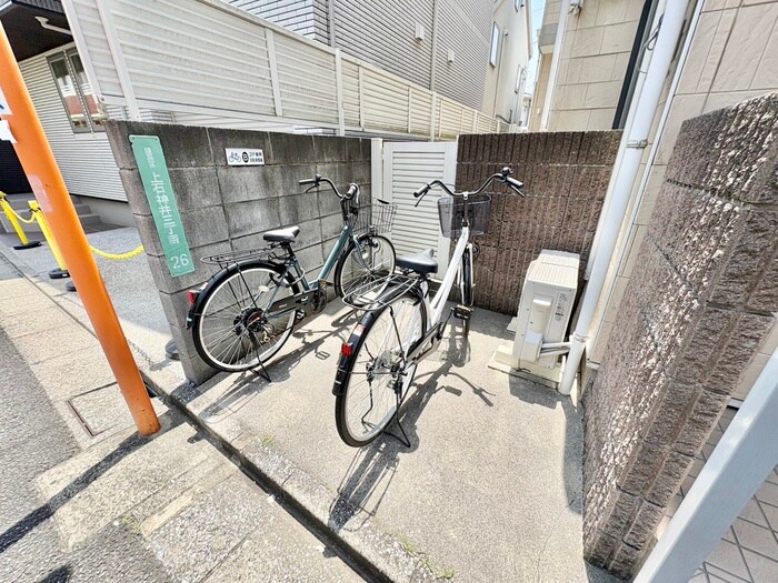 物件外観写真4　(駐輪場)