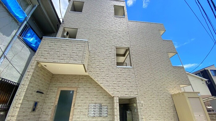 物件外観写真4　(エントランス部分)