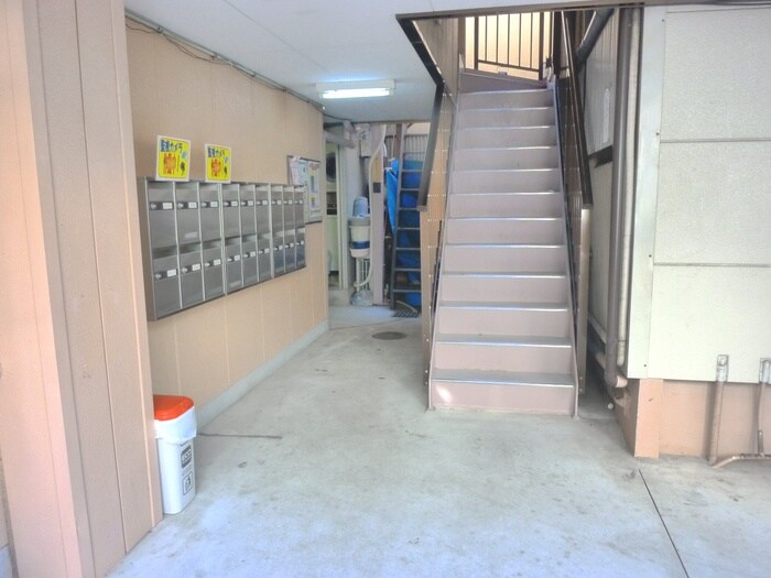 物件外観写真2　(エントランス部分)