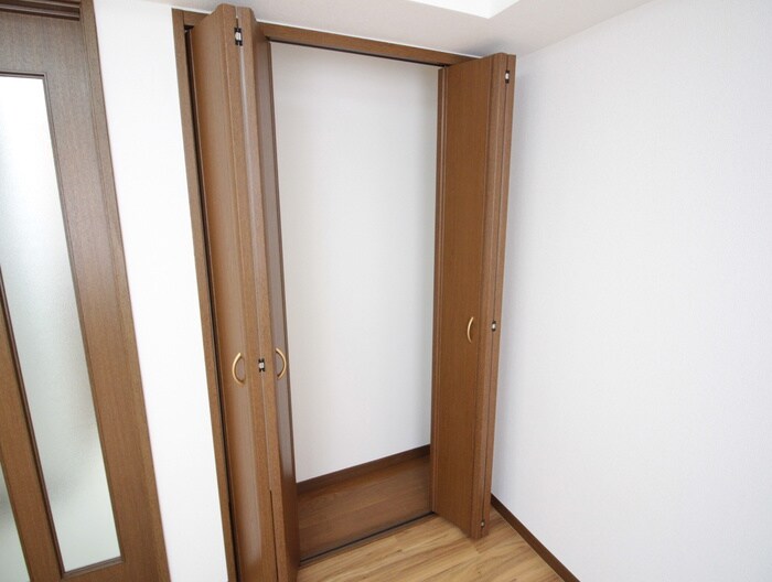 物件内観写真11　(収納)