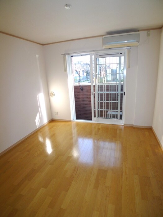 物件内観写真7　(室内からの展望)