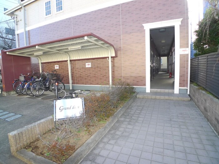 物件外観写真5　(エントランス部分)