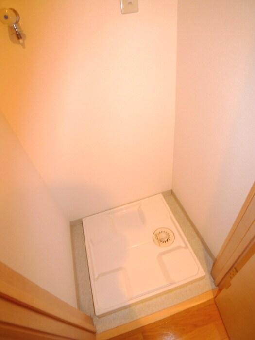 物件内観写真16　(洗濯機置場)